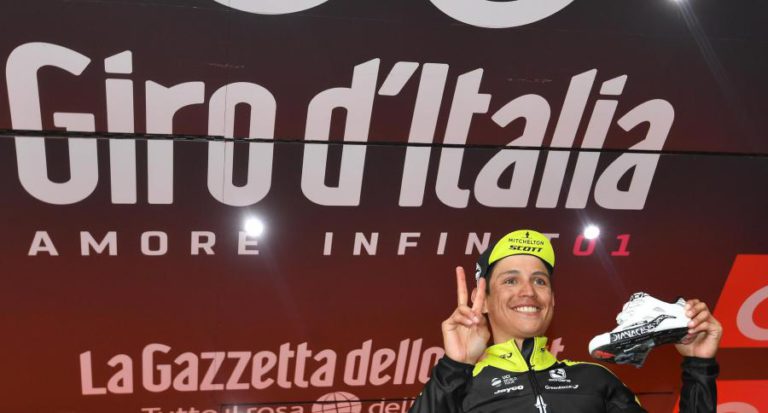 GIRO: DIA ‘PERFEITO’ DA MITCHELTON-SCOTT COM VITÓRIA DE CHAVES E ‘ROSA’ PARA YATES
