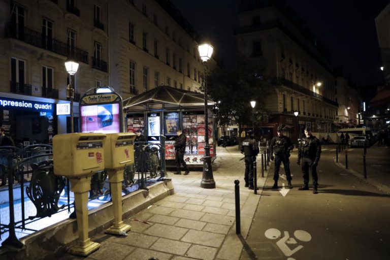 AUTOR DO ATAQUE DE PARIS SINALIZADO POR RADICALIZAÇÃO