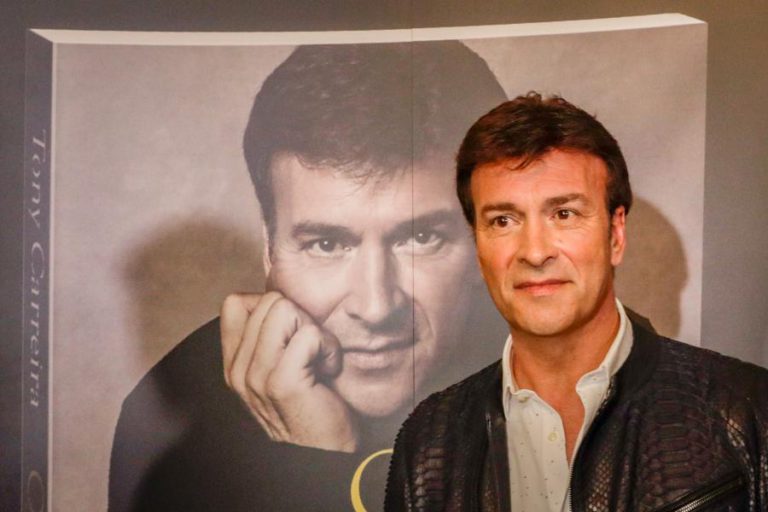 TONY CARREIRA DIZ QUE É UM PRIVILEGIADO POIS “DEUS PERDEU MAIS TEMPO” CONSIGO