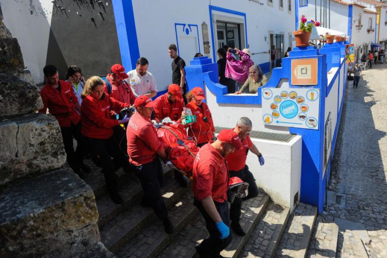 QUEDA NA MURALHA DE ÓBIDOS CAUSA MORTE DE TURISTA FRANCÊS