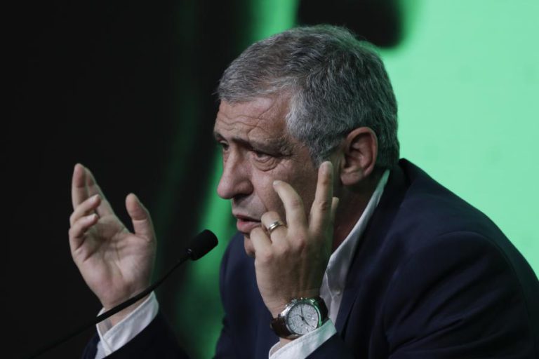 FERNANDO SANTOS DIZ QUE AGRESSÕES AOS JOGADORES NÃO SE REFLETEM NO MUNDIAL