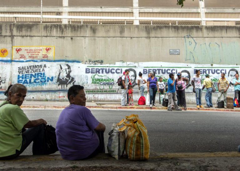 MESAS DE VOTO JÁ ABRIRAM NA VENEZUELA