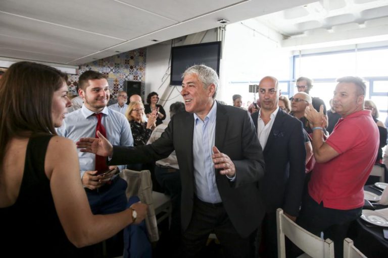 SÓCRATES GARANTE QUE NÃO SE DESFILIOU DO PS PARA O ATACAR