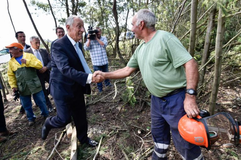 MARCELO PROMULGA UM DIA DE LUTO NACIONAL POR ARNAUT NA TERÇA-FEIRA E CANCELA AGENDA DE MANHÃ