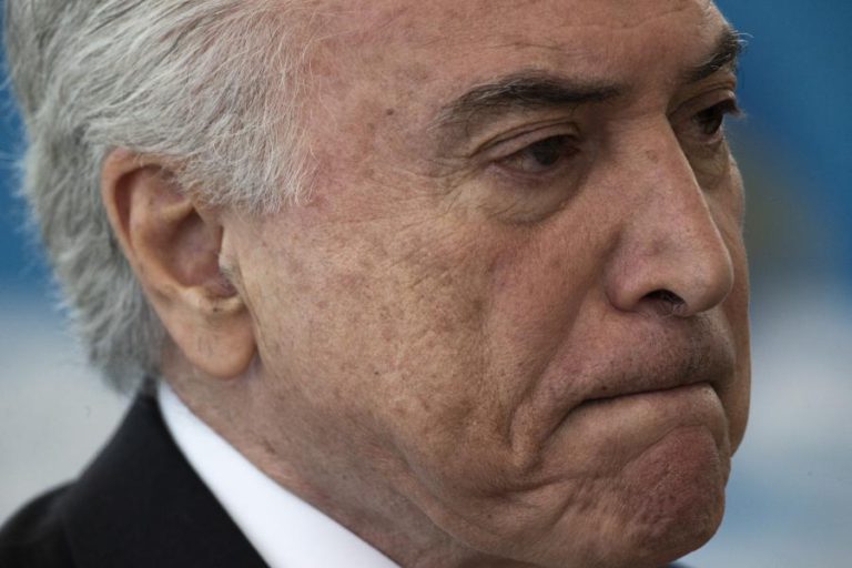 PRESIDENTE DO BRASIL ANUNCIA NOVAS CONCESSÕES AOS TRANSPORTADORES PARA PÔR FIM À GREVE