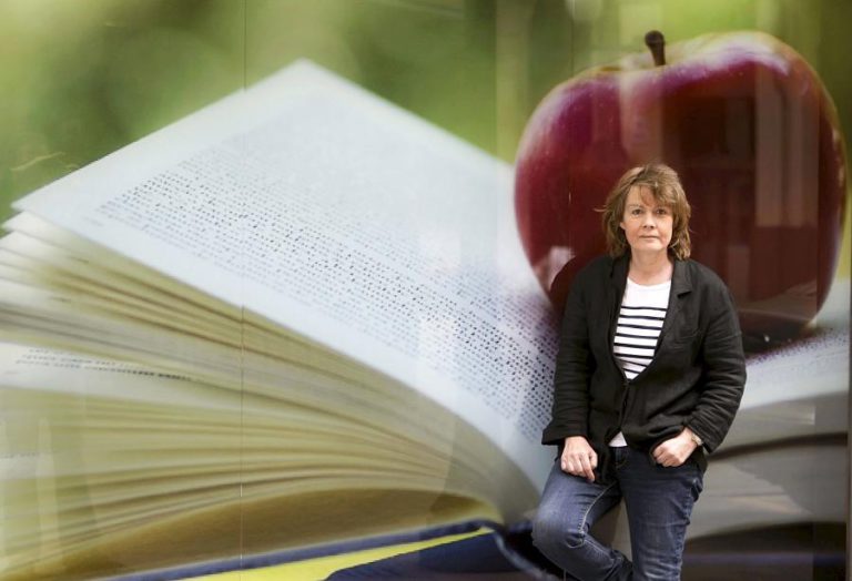 ESCRITORA FRANCESA FRED VARGAS DISTINGUIDA COM PRÉMIO PRINCESA DAS ASTÚRIAS DAS LETRAS