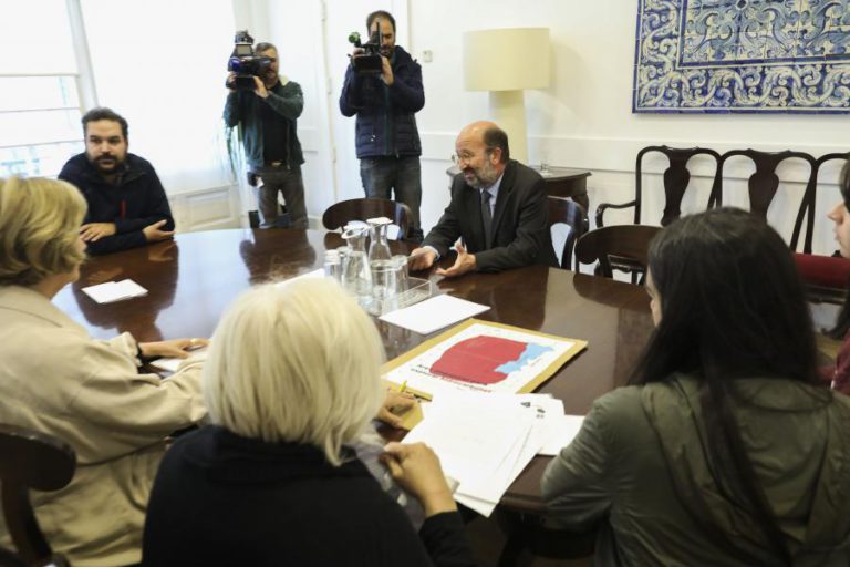 AMBIENTALISTAS PEDEM DEMISSÃO DO MINISTRO DO AMBIENTE POR AUTORIZAR DE PROSPEÇÃO PETRÓLEO