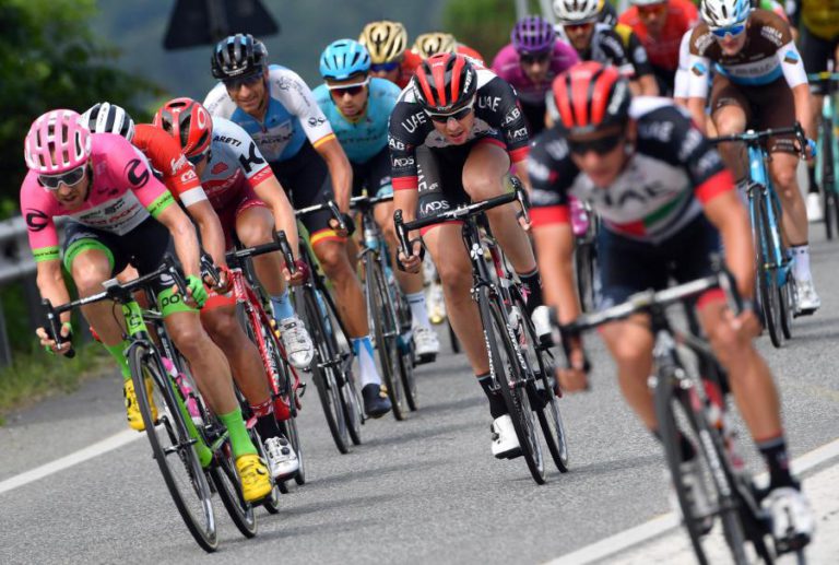 NIEVE VENCE PENÚLTIMA ETAPA DO GIRO E FROOME TEM VITÓRIA FINAL PRATICAMENTE ASSEGURADA