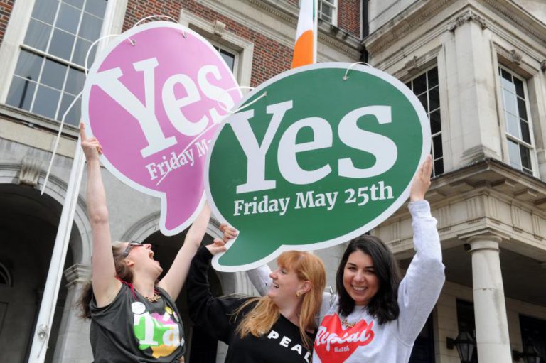 RESULTADO DO REFERENDO AO ABORTO DÁ 66,4% A FAVOR DA LEGALIZAÇÃO NA IRLANDA