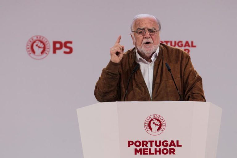 MANUEL ALEGRE ADVERTE QUE VIRAGEM À DIREITA REPRESENTARIA RISCO DE MORTE DO PS