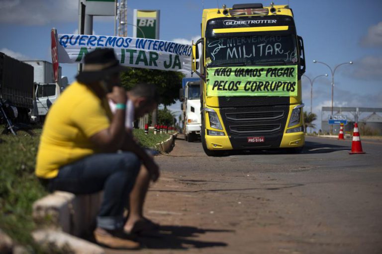 PRESIDENTE DO BRASIL DIZ ESTAREM ESGOTADOS RECURSOS PARA RESPONDER ÀS EXIGÊNCIAS DOS CAMIONISTAS