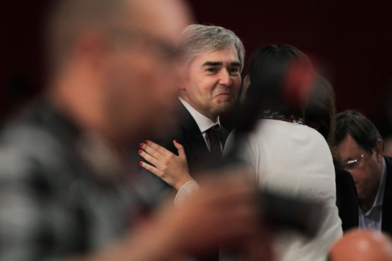 PS/CONGRESSO: CDS IRONIZA COM REINO DA FANTASIA E COLA COSTA A SÓCRATES