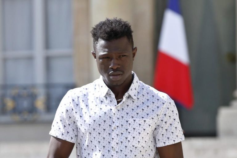 MALI EXPRESSA ORGULHO EM EMIGRANTE QUE SALVOU CRIANÇA EM FRANÇA
