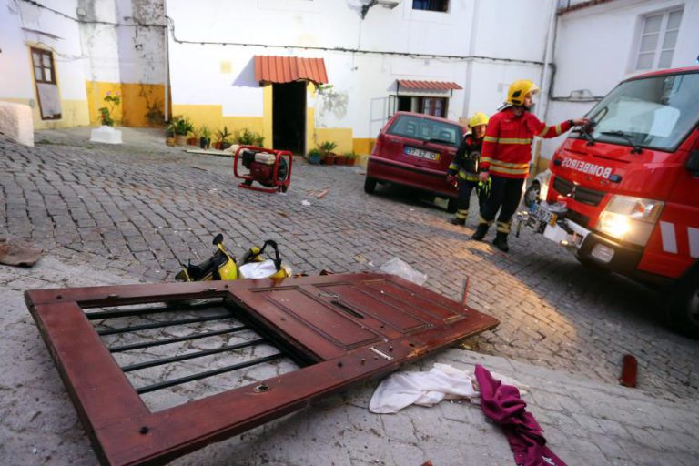 EXPLOSÃO EM HABITAÇÃO PROVOCADA POR FUGA DE GÁS FAZ DOIS FERIDOS LIGEIROS EM ELVAS