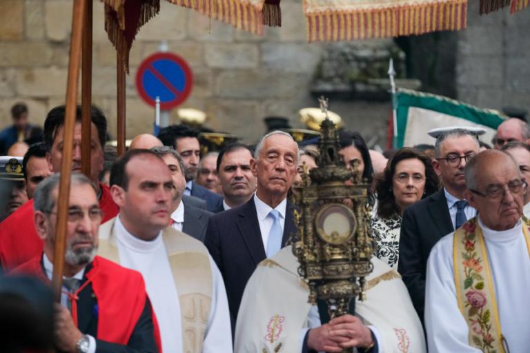 MARCELO PAGA “DÍVIDA” POR NÃO TER VISITADO MONÇÃO APÓS INCÊNDIOS DE 2017