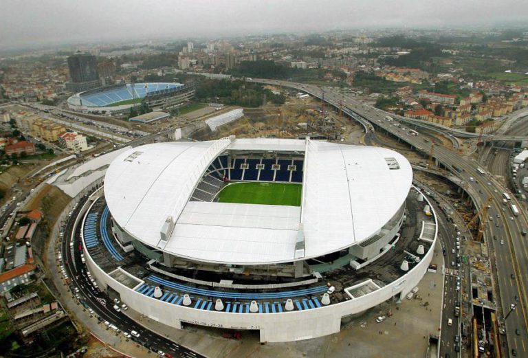 TREINO ABERTO NO ÚLTIMO DIA DE TRABALHOS DO FC PORTO CONTA COM CERCA DE 5 MIL ADEPTOS NAS BANCADAS