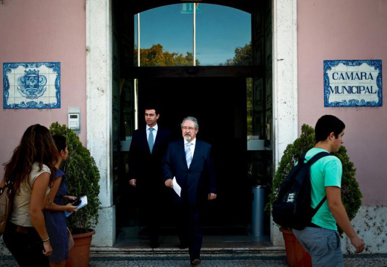 BUSCAS EM OEIRAS REFEREM-SE A PLANO DE PORMENOR COM DECISÕES DE TRÊS PRESIDENTES – CÂMARA