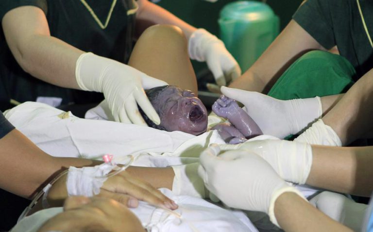 PORTUGAL CONTINUA A PERDER POPULAÇÃO MAS IMIGRANTES ATENUAM QUEBRA