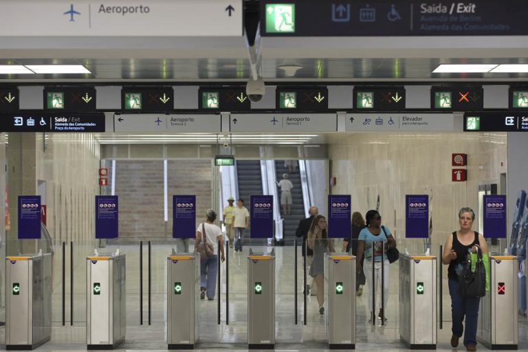 ESTAÇÕES DE METRO AEROPORTO E ENCARNAÇÃO, EM LISBOA, SEM CIRCULAÇÃO NESTA SEMANA
