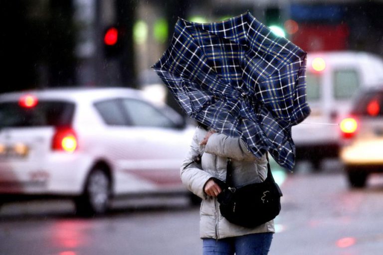 SETE DISTRITOS DE PORTUGAL CONTINENTAL SOB AVISO DEVIDO À CHUVA