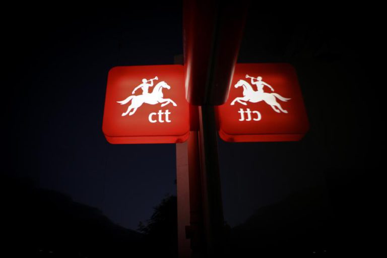 PSI20 SOBE 0,32% COM CTT A LIDERAR GANHOS