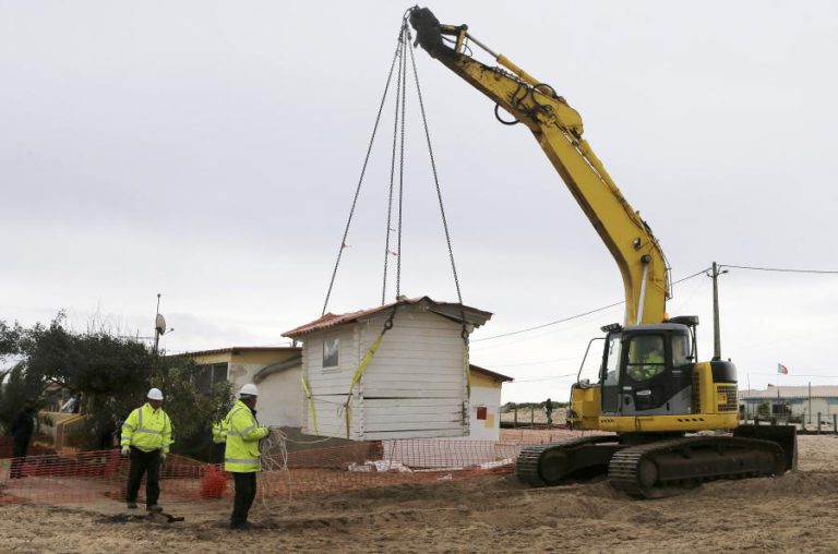 METADE DAS FAMÍLIAS DE PESCADORES DA PRAIA DE FARO VÃO SER REALOJADAS EM 2022