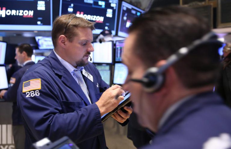 WALL STREET ENCERROU COM RECORDE DO NASDAQ E 7.ª QUEDA CONSECUTIVA DO DOW JONES