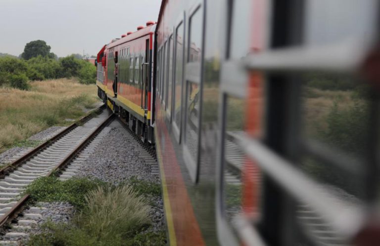 LIXO E VANDALIZAÇÃO AMEAÇAM PARAR CIRCULAÇÃO DE COMBOIOS EM LUANDA
