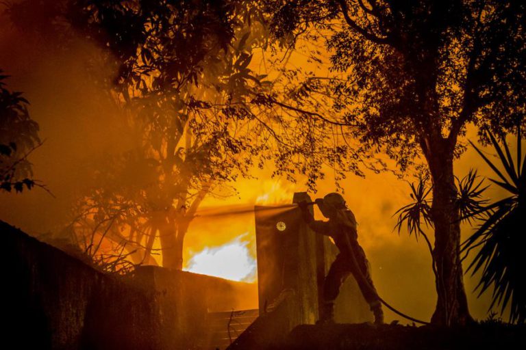 PRIMEIRO HELICÓPTERO DE COMBATE A FOGOS NA MADEIRA COMEÇA A OPERAR HOJE