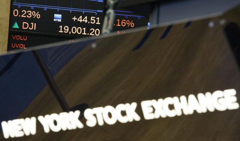 BOLSA DE NOVA IORQUE NEGOCEIA MISTA COM APPLE, MICROSOFT E TWITTER EM DESTAQUE