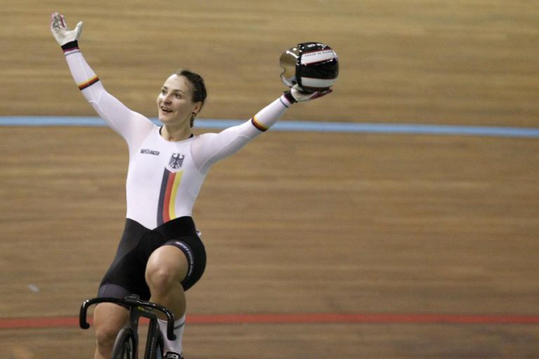 BICAMPEÃ OLÍMPICA DE CICLISMO COM LESÃO GRAVE NA COLUNA APÓS ACIDENTE EM TREINO