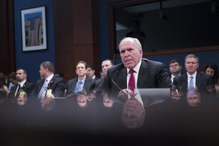 EX-DIRETOR DO CIA CRITICA “PALHAÇADAS” DE DONALD TRUMP