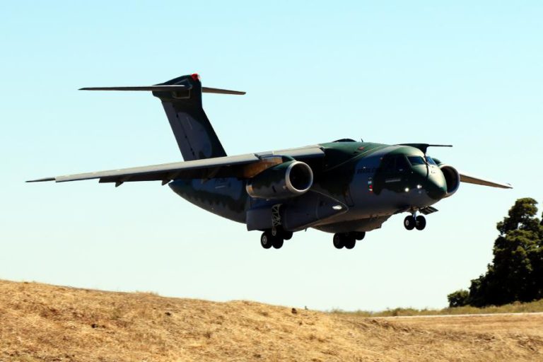 GOVERNO ESTÁ A CONCLUIR NEGOCIAÇÕES COM A EMBRAER PARA A COMPRA DA AERONAVE KC-390