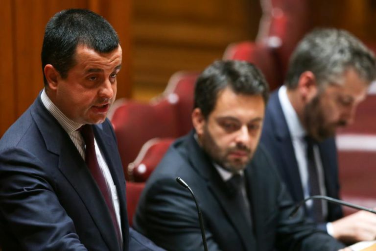 GOVERNO REAGE COM SURPRESA À GREVE DOS TRANSPORTADORES E DIZ QUE PROCESSO ESTÁ EM CURSO