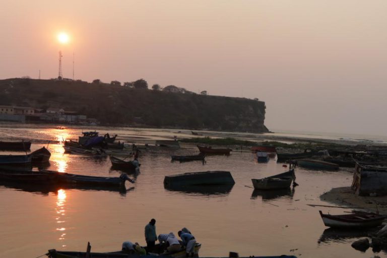 SEIS PESCADORES ANGOLANOS DESAPARECIDOS REGRESSAM 21 DIAS DEPOIS