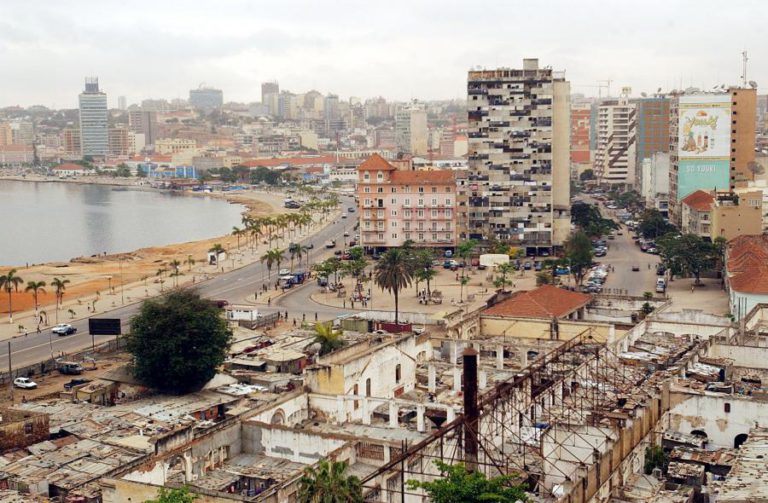 PREÇO PARA COMPRAR EUROS E DÓLARES NAS RUAS DE LUANDA EM QUEDA