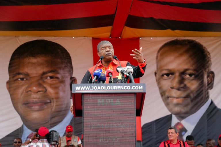 MPLA DIZ QUE TRANSIÇÃO COM SAÍDA DE JOSÉ EDUARDO DOS SANTOS DECORRE COM “HARMONIA”