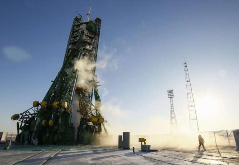 MUNDIAL2018: NAVE RUSSA SOYUZ REGRESSA À TERRA COM BOLA PARA JOGO INAUGURAL A BORDO