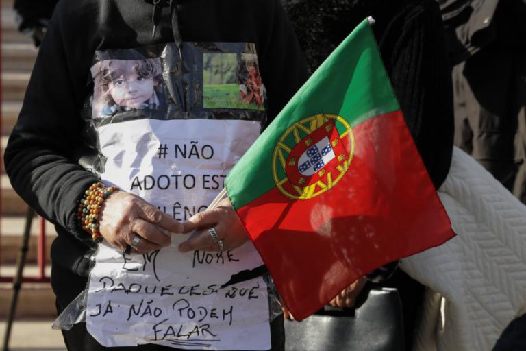 PSD PROPÕE COMISSÃO EVENTUAL NO PARLAMENTO PARA AVERIGUAR EVENTUAIS ADOÇÕES ILEGAIS