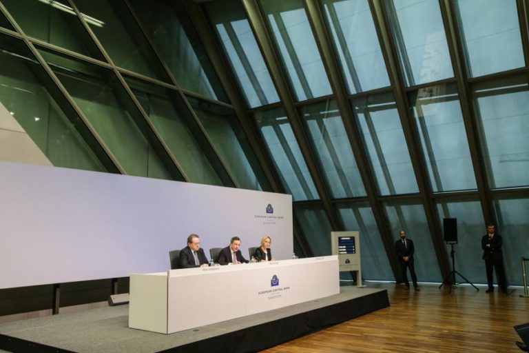 PSI20 SEGUE NEGATIVA EM LINHA COM PRAÇAS EUROPEIAS À ESPERA DO BCE