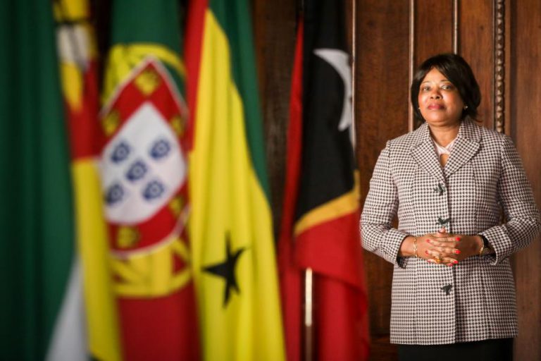 SECRETÁRIA EXECUTIVA DA CPLP DIZ QUE É PRECISO ENCONTRAR SOLUÇÃO PARA A MOBILIDADE