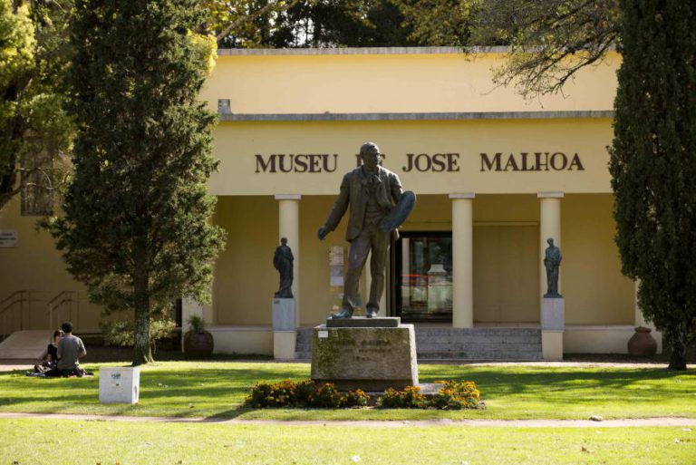DUAS OBRAS DE JOSÉ MALHOA CEDIDAS PELO NOVO BANCO A MUSEU DE  CALDAS DA RAINHA