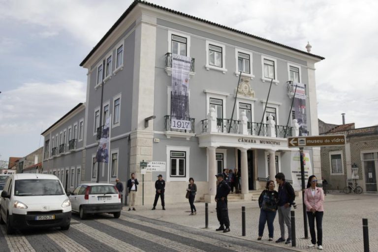 CÂMARA DA MARINHA GRANDE CONFIRMA BUSCAS RELACIONADAS COM CONCURSO PÚBLICO