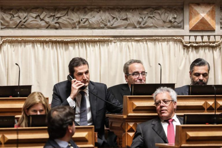 HUGO SOARES E MONTENEGRO RECEBEM “COM SURPRESA” CONSTITUIÇÃO COMO ARGUIDOS NAS VIAGENS DO EURO