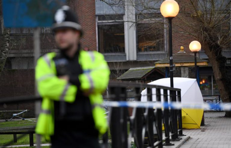 POLÍCIA BRITÂNICA DETÉM HOMEM QUE AFIRMAVA TER UMA BOMBA EM ESTAÇÃO DE LONDRES