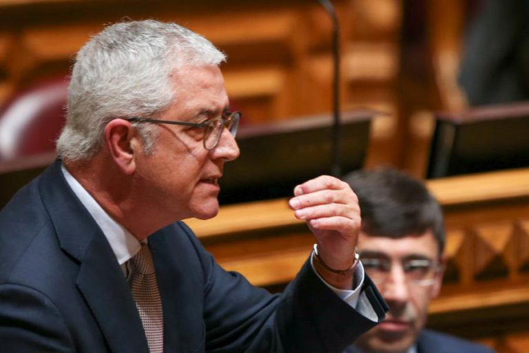 LÍDER PARLAMENTAR DO PSD DIZ QUE ESQUECIMENTO DO INTERIOR FOI RESPONSÁVEL PELA TRAGÉDIA DOS INCÊNDIOS