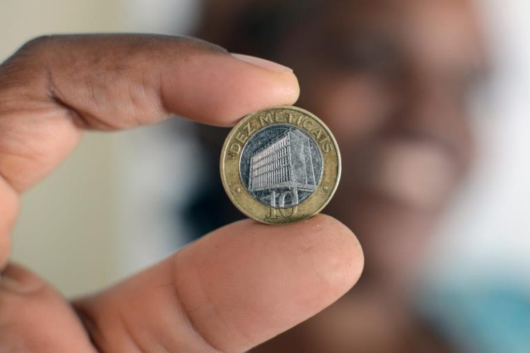MOEDA MOÇAMBICANA GANHA OITO METICAIS FACE AO EURO EM TRÊS MESES