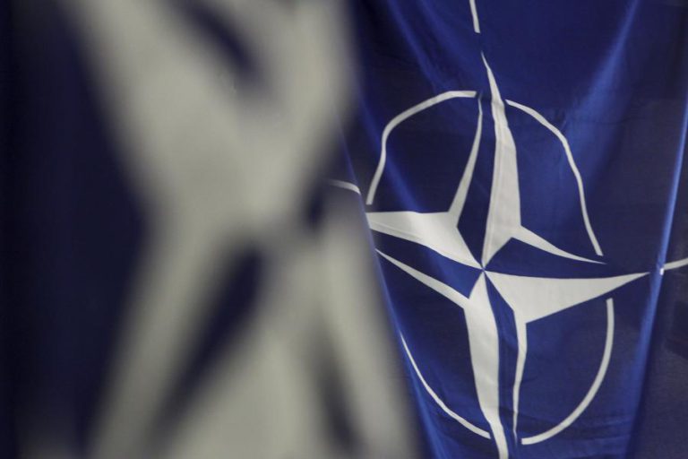 EUA E PORTUGAL ASSUMEM COMPROMISSO DE AUMENTAR DESPESAS COM A NATO