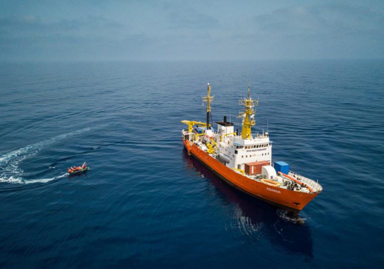MIGRAÇÕES: AQUARIUS CONTINUA EM ALTO MAR COM 629 MIGRANTES COM ITÁLIA E MALTA A MANTER “BRAÇO-DE-FERRO”