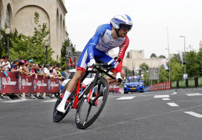 THIBAUT PINOT ANUNCIA AUSÊNCIA DA VOLTA A FRANÇA EM BICICLETA